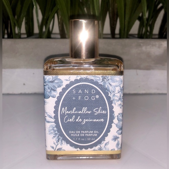 SAND + FOG Marshmallow Skies Oil Rollerball - Picture 3 of 4